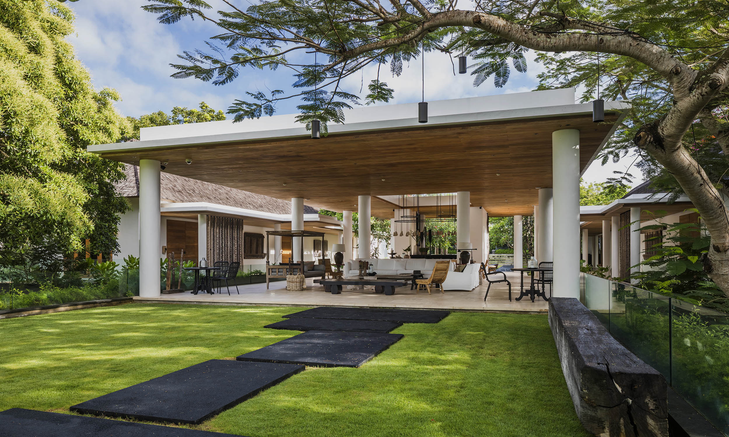 Cliffside Padel Retreat — Uluwatu Villa, Bali
